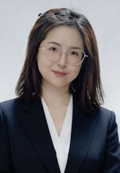 湯 蓉 氏