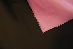 photo_Komatsu Seiren Co., Ltd.: Cotton on surface side, nylon on reverse side.