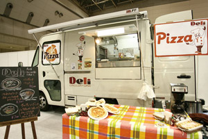 photo_Coffee Break Fresh Hot Pizzas at the Show!