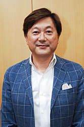 photo_Hiroshi Komoda, Senior Director, JFW