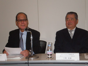 photo_JFWニュース 記者会見する馬場氏(左)と三宅氏(右)