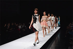 photo_lPIGGY’S SPECIAL - PIG SKIN FASHION SHOW - 01