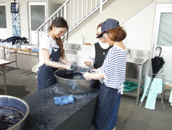 photo_貝原歴史資料館で藍染体験